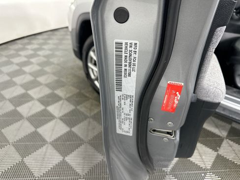 Used 2022 Jeep Compass Latitude AWD/4WD image 12
