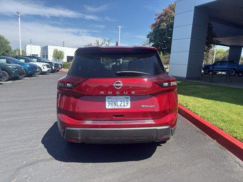 Certified 2024 Nissan Rogue SV w/ SV Premium Package AWD/4WD image 6