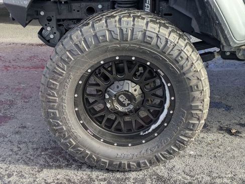 Used 2023 Jeep Gladiator Rubicon w/ LED Lighting Group image 31