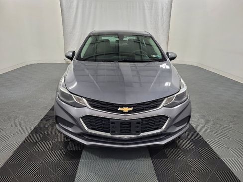 Used 2018 Chevrolet Cruze LT w/ Convenience Package FWD image 14