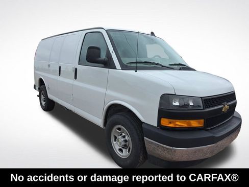 Used 2022 Chevrolet Express 2500 w/ Driver Convenience Package RWD image 3