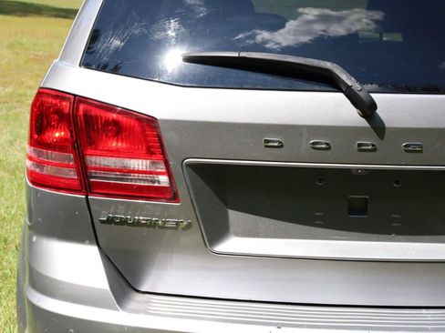 Used 2020 Dodge Journey SE w/ Blacktop Package FWD image 19
