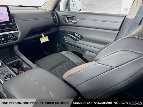 New 2026 Nissan Pathfinder Platinum image 24