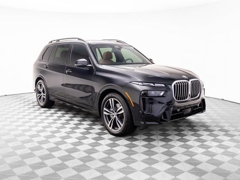 Used 2025 BMW X7 xDrive40i w/ M Sport Package image 8
