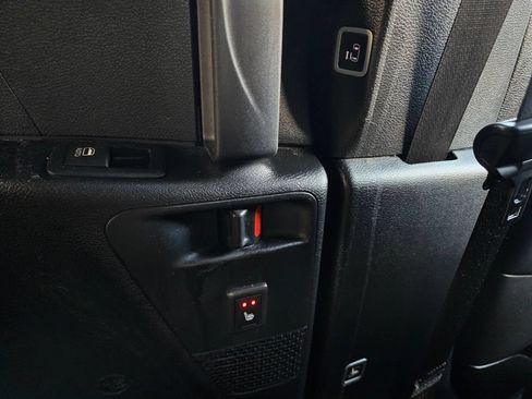 Used 2019 Chrysler Pacifica Touring-L Plus w/ Advanced Safetytec Group FWD image 42