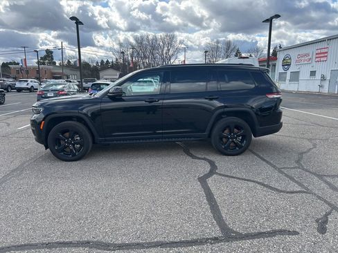Used 2025 Jeep Grand Cherokee L Limited w/ Luxury Tech Group II AWD/4WD image 2