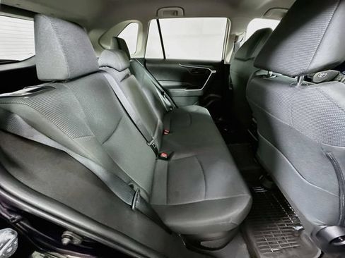Used 2021 Toyota RAV4 LE AWD/4WD image 22