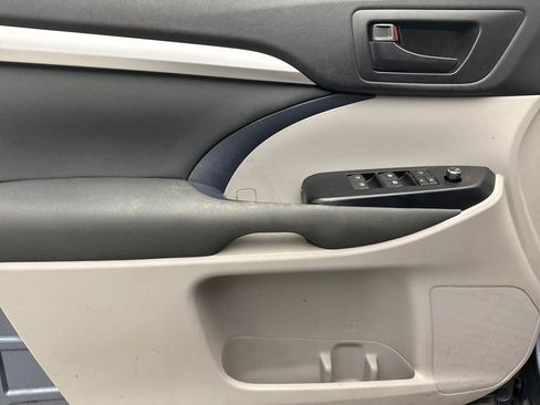 Used 2015 Toyota Highlander LE AWD/4WD image 6