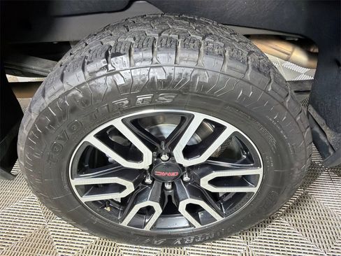Used 2024 GMC Sierra 1500 AT4 w/ Technology Package image 18