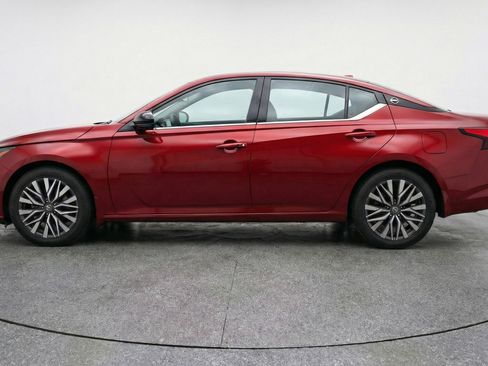 Used 2025 Nissan Altima 2.5 SV image 5