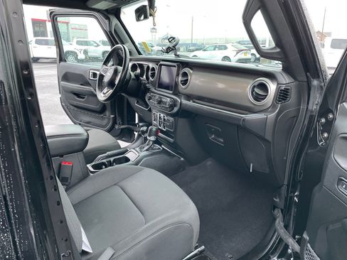 Used 2020 Jeep Wrangler Unlimited Sahara w/ Uconnect 4C Nav & Sound Group image 15