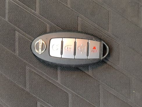 Used 2022 Nissan Kicks SR w/ Interior Electronics Package FWD image 32
