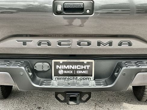 Used 2021 Toyota Tacoma TRD Off-Road w/ Technology Package AWD/4WD image 30