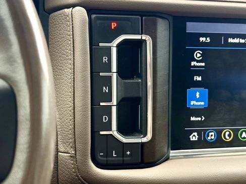 Used 2021 GMC Yukon Denali w/ LPO, Illumination Package AWD/4WD image 28