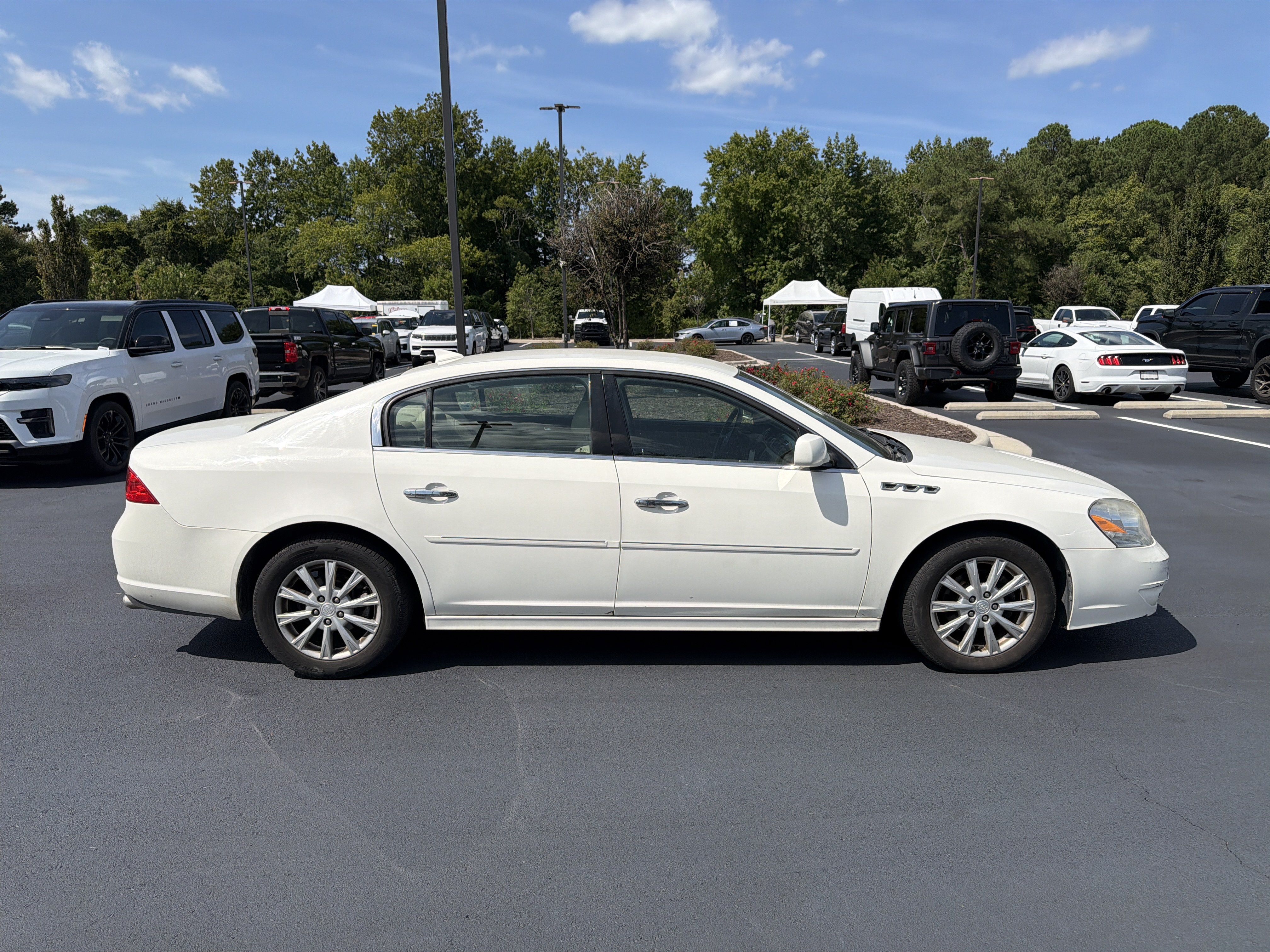 Used 2010 Buick Lucerne CXL FWD image 10