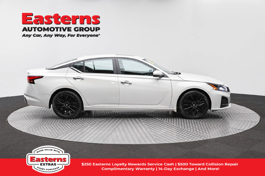 Used 2024 Nissan Altima 2.0 SR FWD image 5