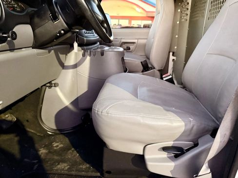 Used 2000 Ford E-350 and Econoline 350 Van image 10
