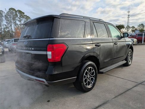 Used 2024 Ford Expedition XLT image 4