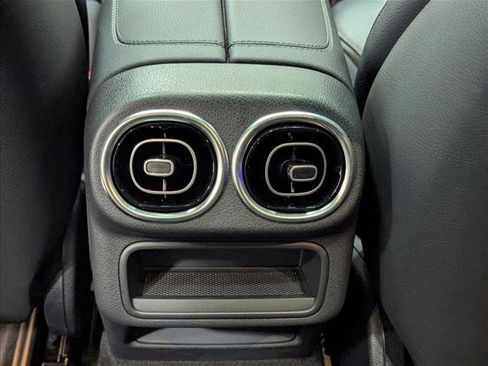 Used 2026 Mercedes-Benz GLC 300 image 19