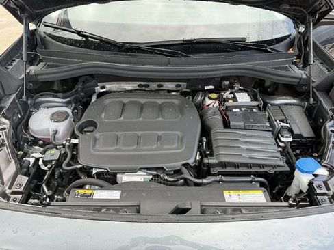 Used 2025 Volkswagen Tiguan SE FWD image 23