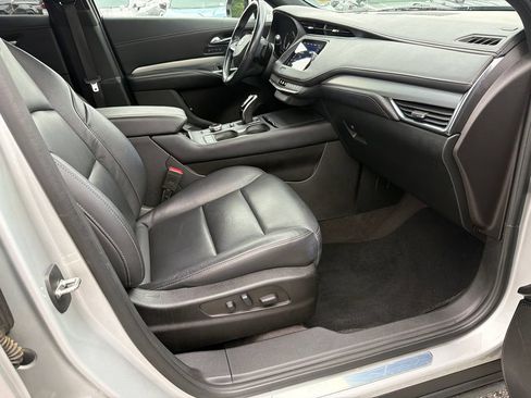 Used 2022 Cadillac XT4 Premium Luxury w/ Safety Alert Package FWD image 13