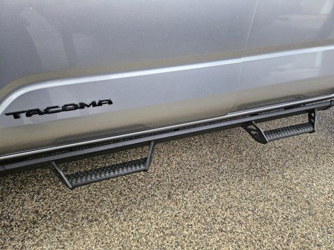 Used 2025 Toyota Tacoma TRD Sport w/ TRD Sport Premium Package image 32