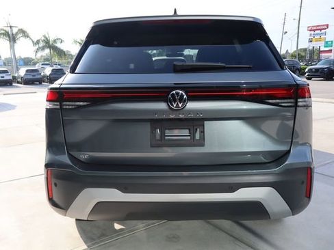 Used 2025 Volkswagen Tiguan SE FWD image 5