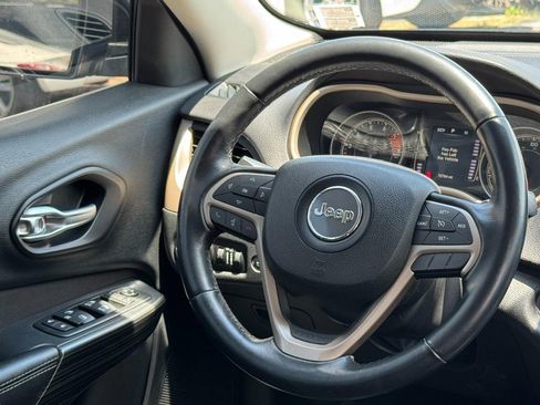 Used 2016 Jeep Cherokee Latitude w/ Comfort/Convenience Group FWD image 14