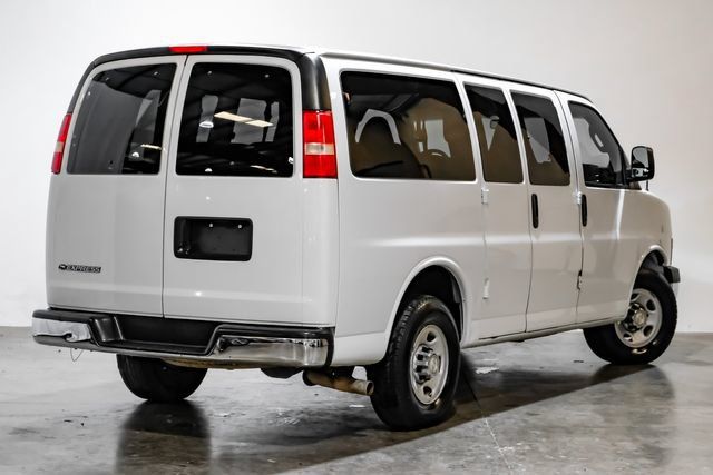 Used 2018 Chevrolet Express 2500 LT w/ LT Preferred Equipment Group RWD image 10