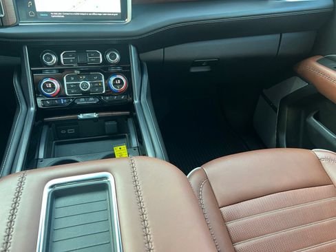 Used 2023 GMC Yukon Denali Ultimate AWD/4WD image 38