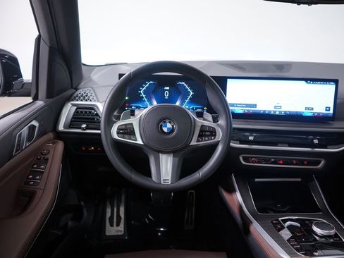 Used 2024 BMW X5 sDrive40i w/ M Sport Package image 11