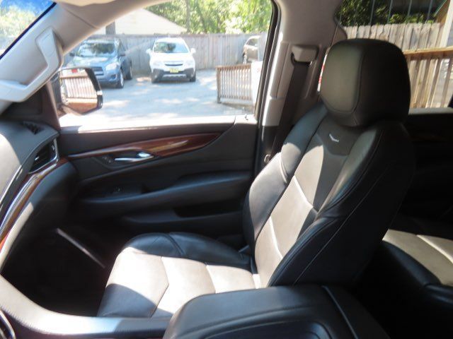 Used 2019 Cadillac Escalade Luxury AWD/4WD image 28