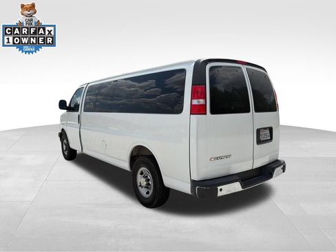 Used 2025 Chevrolet Express 3500 LT w/ LT Preferred Equipment Group RWD image 8