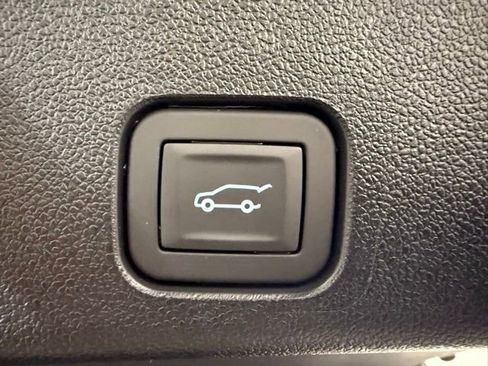 New 2026 Chevrolet Traverse RS image 9