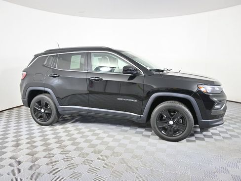 Used 2022 Jeep Compass Latitude AWD/4WD image 8