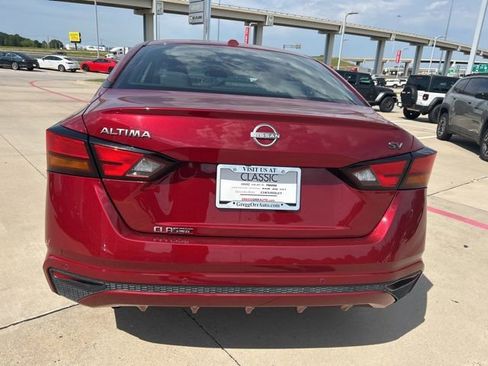 Used 2024 Nissan Altima 2.5 SV FWD image 7