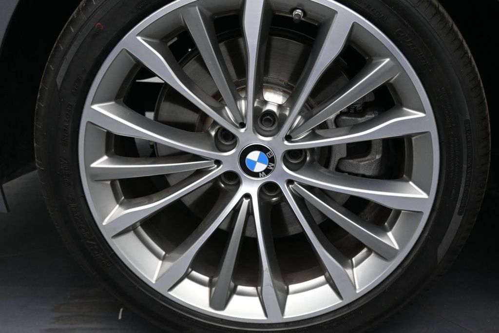 Used 2023 BMW 540i w/ Convenience Package RWD image 27