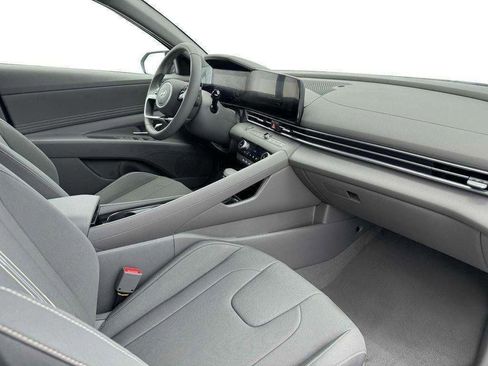 New 2025 Hyundai Elantra SEL image 15