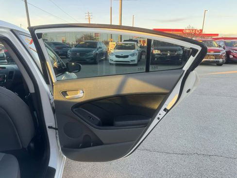 Used 2018 Kia Forte LX image 22