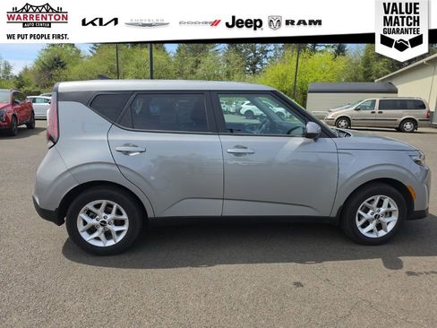 Used 2023 Kia Soul LX w/ LX Technology Package FWD image 5