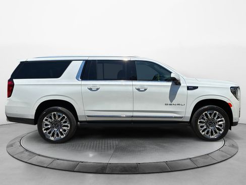 Used 2024 GMC Yukon XL Denali Ultimate AWD/4WD image 8