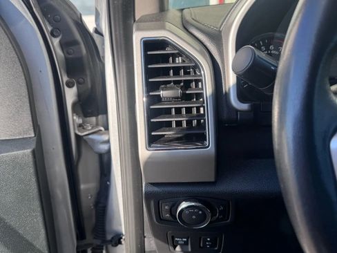 Used 2020 Ford F150 Lariat image 6