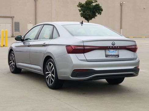 Used 2025 Volkswagen Jetta SE FWD image 5