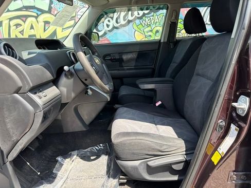 Used 2012 Scion xB FWD image 12