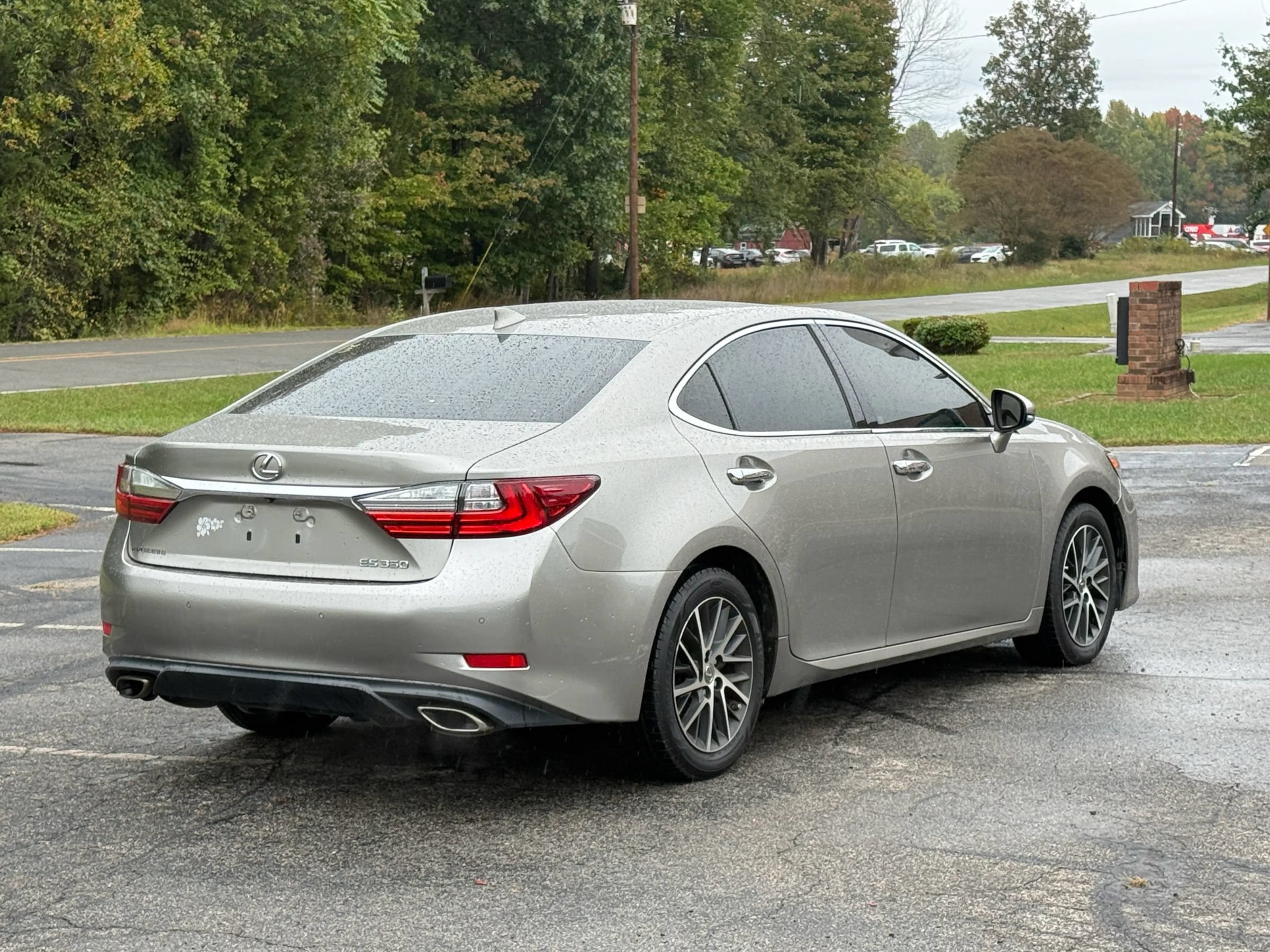 Used 2017 Lexus ES 350 w/ Luxury Package FWD image 4