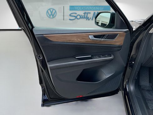 Used 2024 Volkswagen Atlas SE image 19