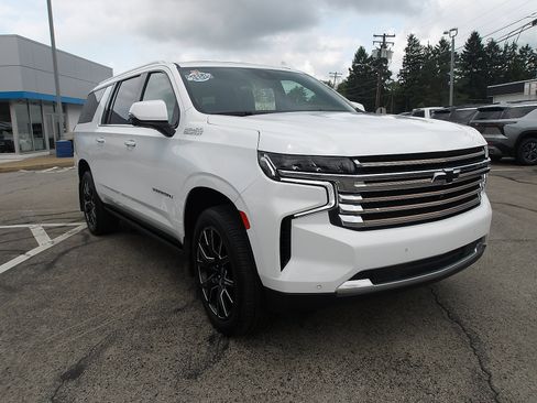 Used 2023 Chevrolet Suburban High Country AWD/4WD image 1