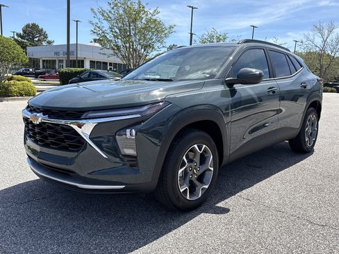 New 2026 Chevrolet Trax LT w/ Driver Confidence Package FWD image 7