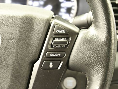 Used 2022 Nissan Frontier SV image 2