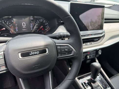 Used 2025 Jeep Compass Limited AWD/4WD image 22